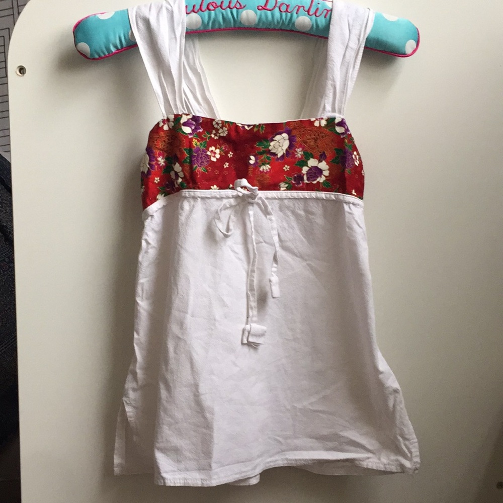 Cute white top